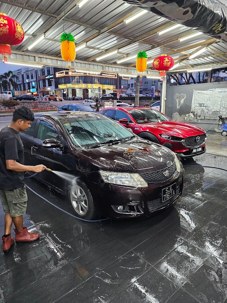 D’LUX – Premium Car Grooming Studio 2