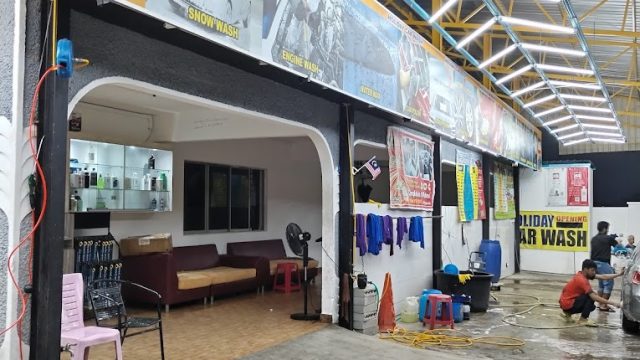 JB Holiday Car Wash 3